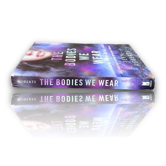 ⚡️3/$15⚡️ The Bodies We Wear [Paperback] by Jeyn Roberts - Picture 2 of 3